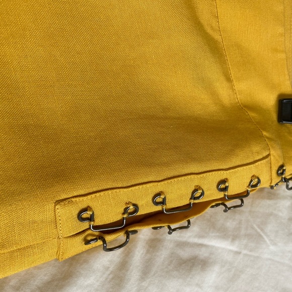 Camille La Vie capris, size 6 in golden yellow - Picture 2 of 9
